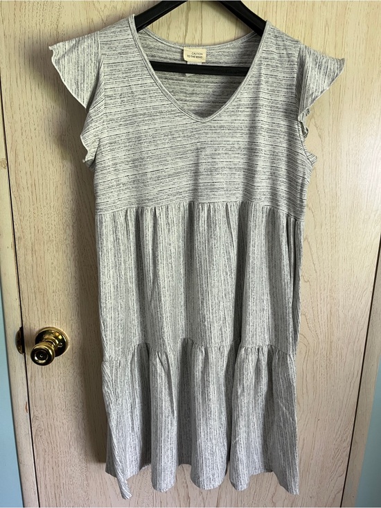 Caution To The Wind Dresses & Skirts - Caution To the Wind Flutter Cap Tiered Heather Gray Mini Dress Size Medium